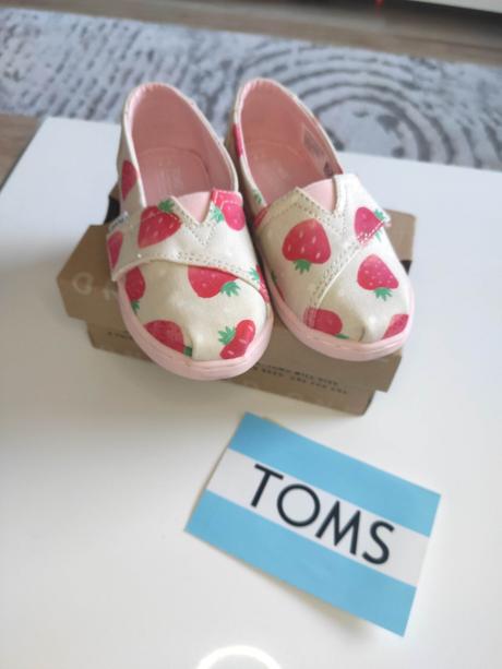Tom's platenky, slip on jahôdkové, nové., tommy hilfiger,23