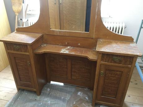 Starožitné zrkadlo so skrinou, 