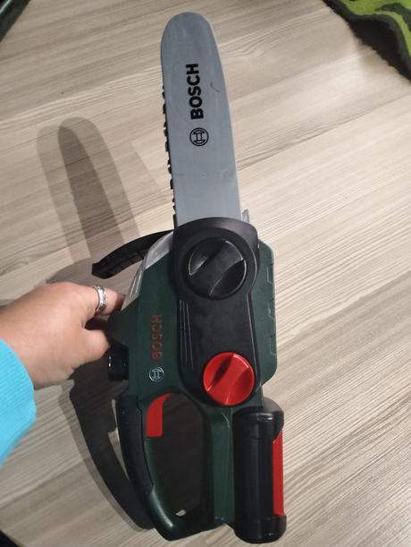 Motorová píla bosch,