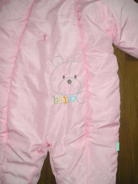 Bledoružový overal s kapucňou a rukavicami, 80