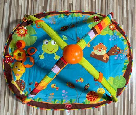 Farebná hracia deka,