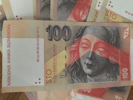 Papierové 100-koruny hračkárske peniaze, 