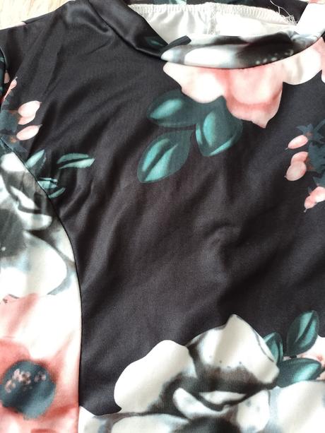 Krásne šaty, nenosené, s