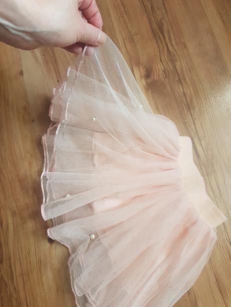 Krásna nariasená sukňa s perličkami, 98