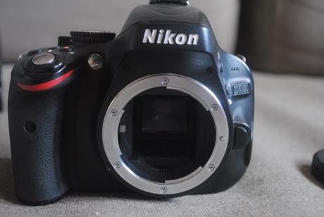 Nikon d5100- iba telo, nikon