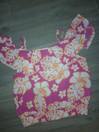 Crop top s volanom, takko,146