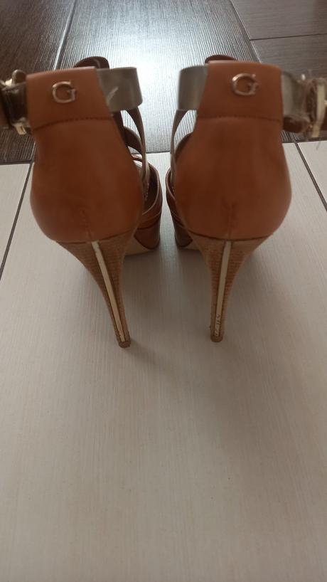 Krasne sandalky guess, guess,38