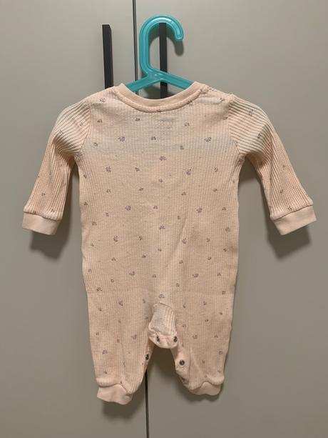 Pyžamkový overál s kvietkami, 68