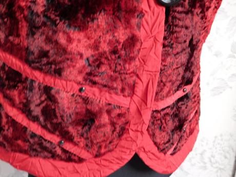 Pekna štylova plišova vesta, 42