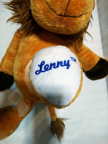 Plyšák lenny lev na nacvičovať infúznej súpravy, 