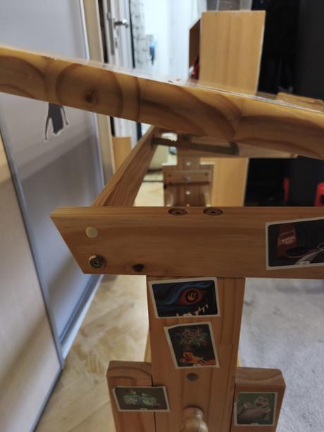 Rastúci písací stôl pre deti masív borovica, 