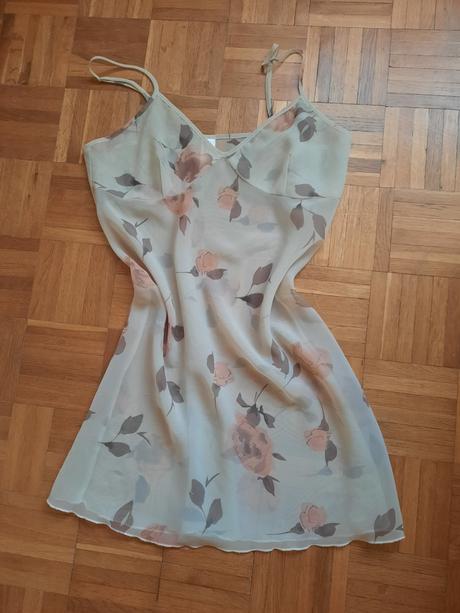 Dámska nočná košeľa, 38
