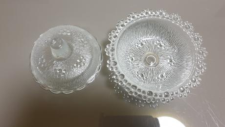 Sklenená cukornička,