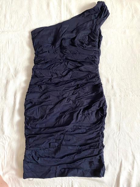 Šaty na jedno rameno  rina scimento, s