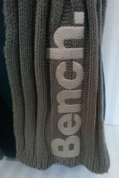 Hnedý šál bench, bench