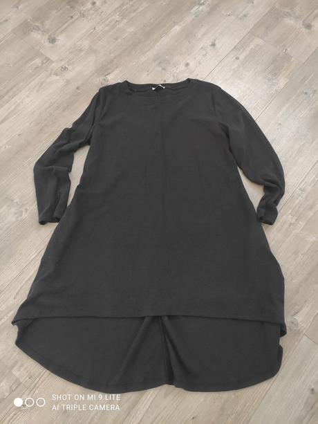 Cierne asymetrické šaty, 