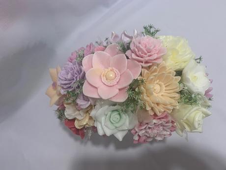 Mydlova kytica vo váze z mušle, 