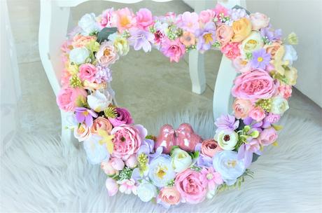 Veniec v tvare srdca s hrdličkami, 