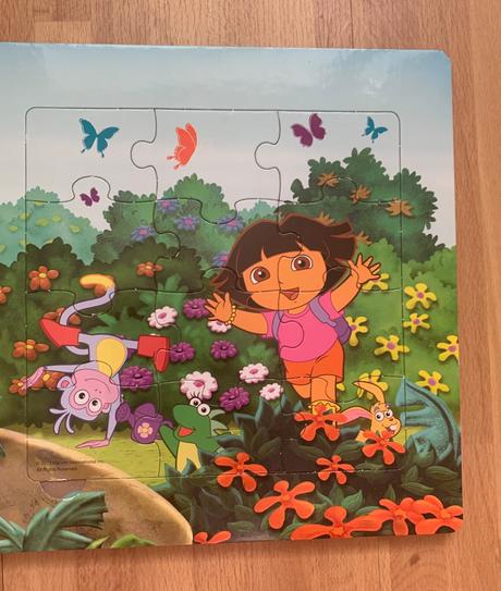 Dora. velká knížka s puzzle,