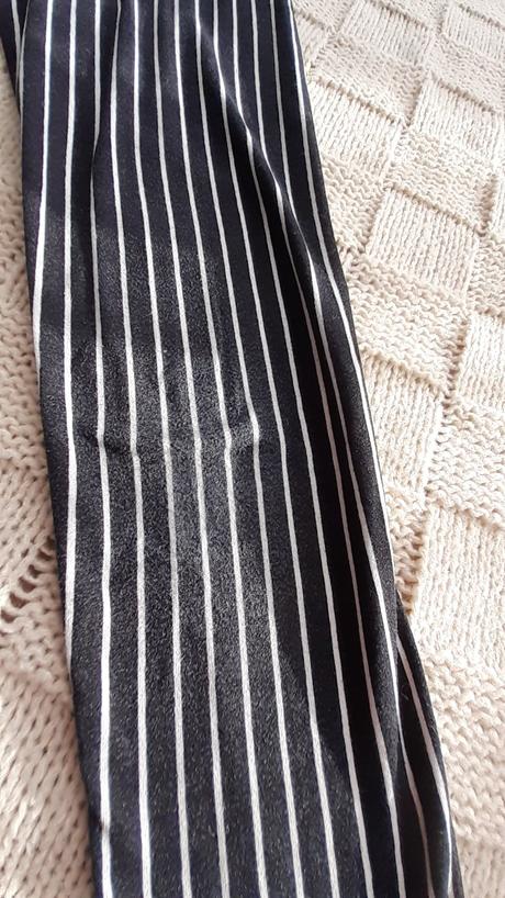 Pásikavé legíny, gate,140