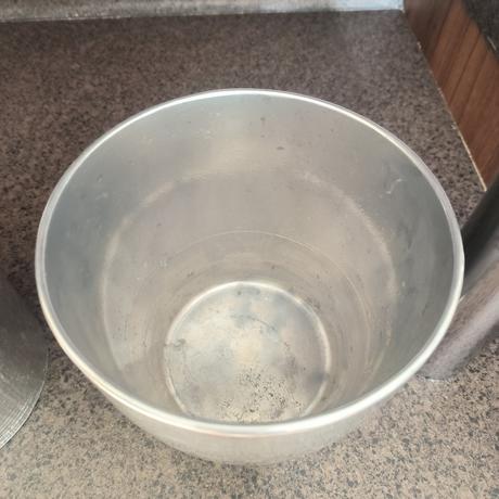 Kvetináče strieborné keramické, 