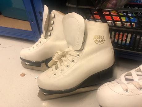 Korčule na ľad zn. botas, 28