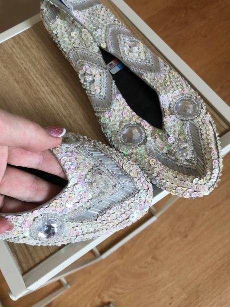 Kvalitne balerina s korálkami, 38