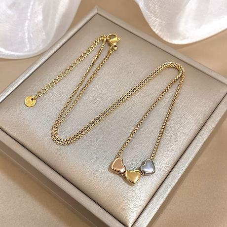 Retiazka s troma srdiečkami z chirurgickej ocele,