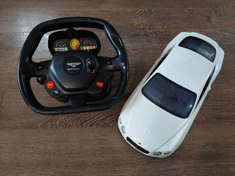 Bentley auto s volantom na ovladanie., 