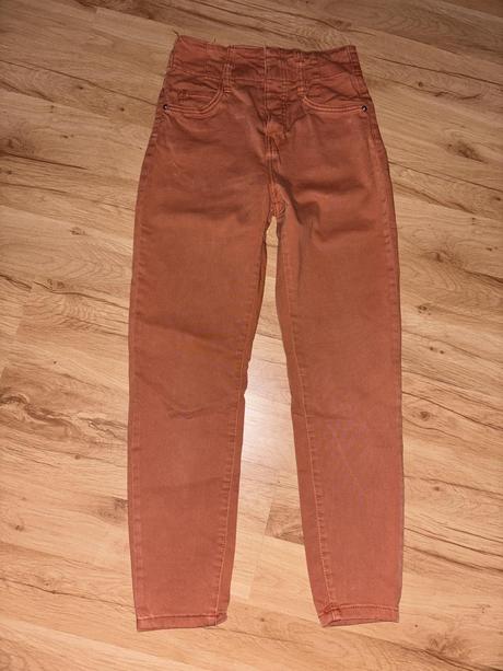 Škoricové rifle vysoký pás, bershka,34