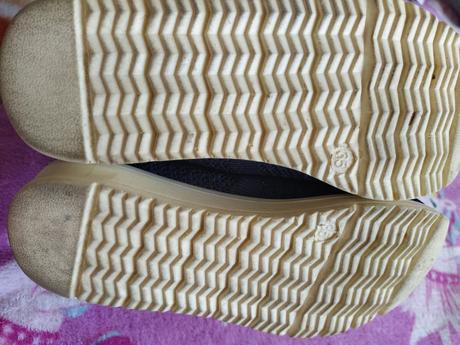 Platené poltopánky, 35