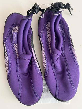 Na kúpanie do vody topánky, 33