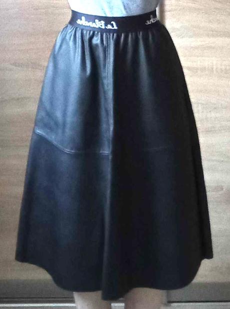 Koženková sukňa, 36