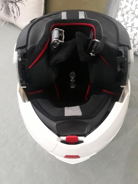 Predám dámsku motorkársku prilbu zn.nolan "s", 