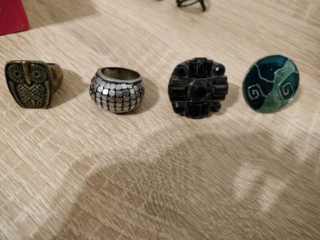 Bižutéria- náramky/náušnice/náhrdelníky/prstene, 