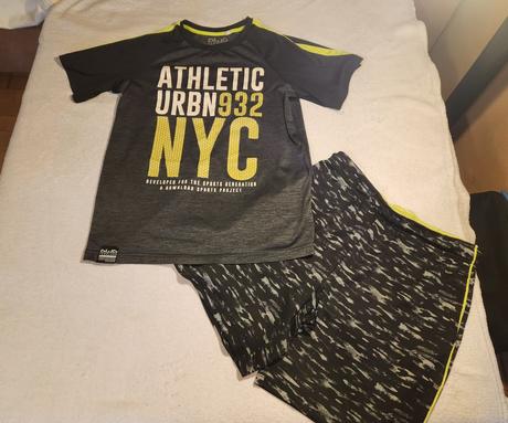 Úbor na telesnú/tréning kraťasy a tričko, 158