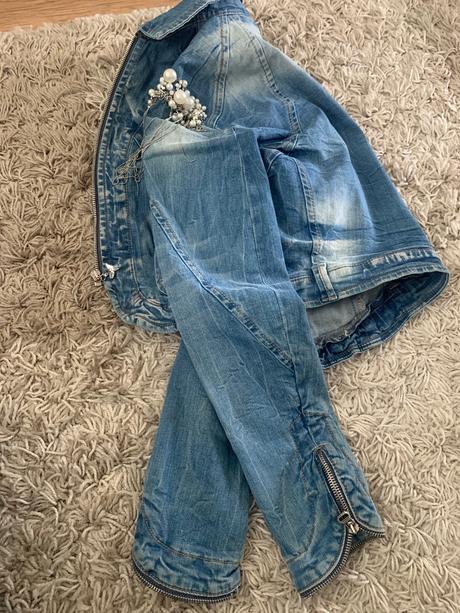 Dámske oblečenie, s