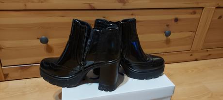 Čižmy lesklé na opätku veĺ.40, 40