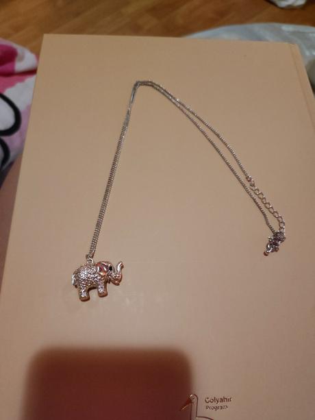 Dlhé náhrdelníky s príveskom, 