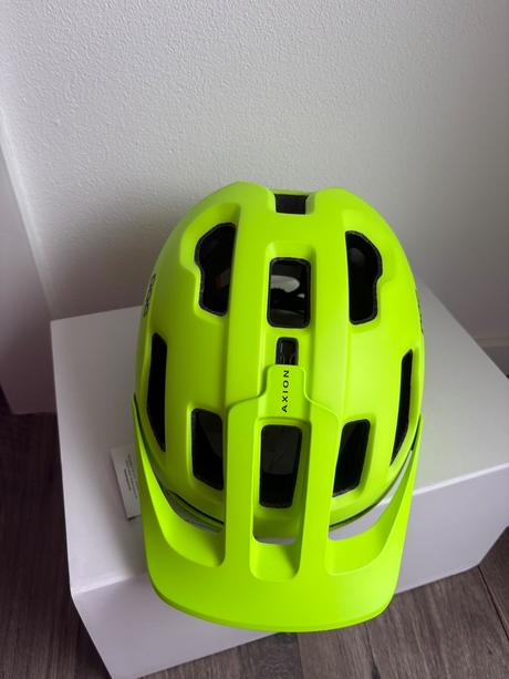 Poc cyklisticka prilba, m