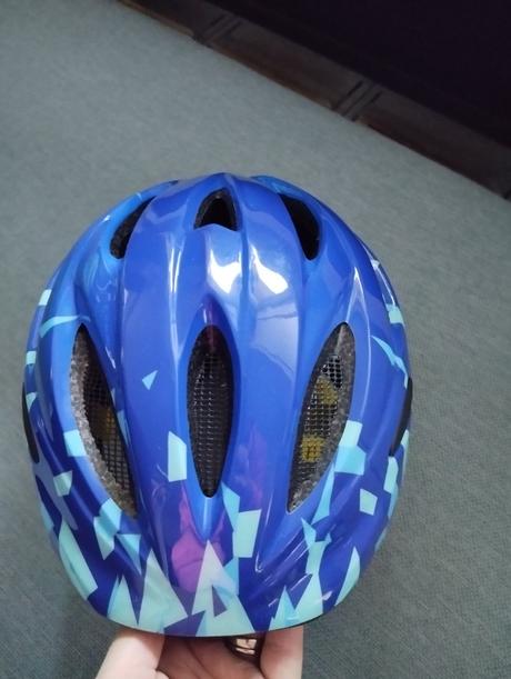 Prilba na bicykel, s