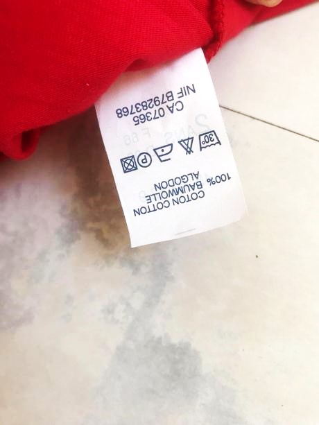 Kvalitné tričko, 98