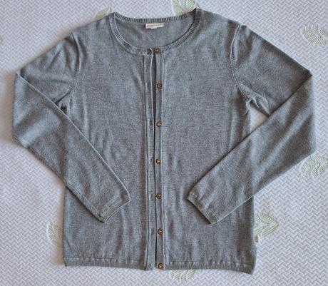 Svetrík bledošedý, pompdelux,146