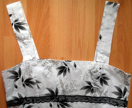 Kvetované šaty, 38