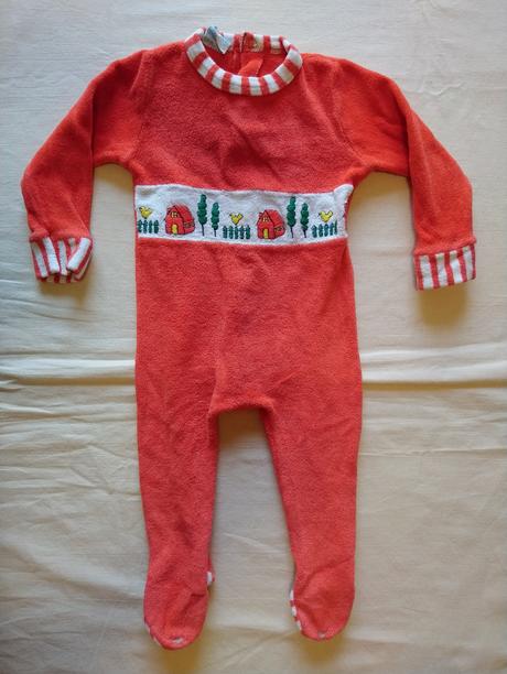 Červený fleesový overal s motívom, 68