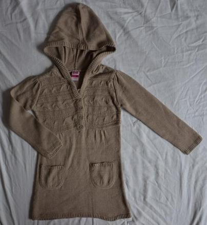 Hnedy predlzeny pulovrik, 104