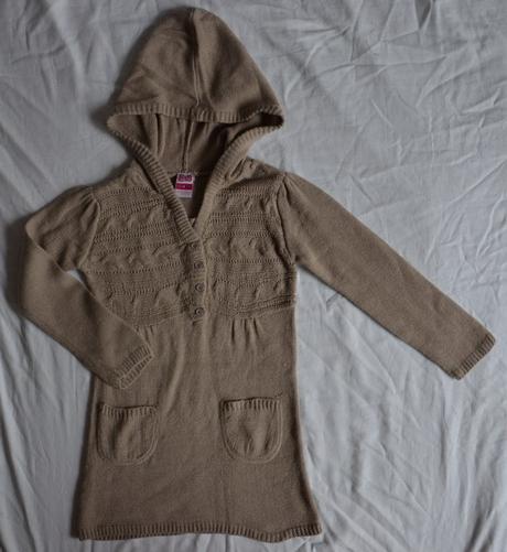 Hnedy predlzeny pulovrik, 104