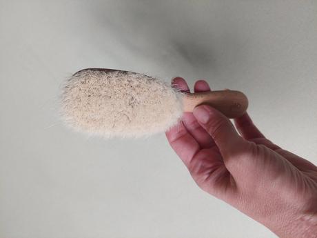 Jemná kefa na vlásky novorodenca,