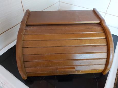 Drevený chlebník., 