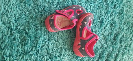 Papucky, sandalky, ren but,22